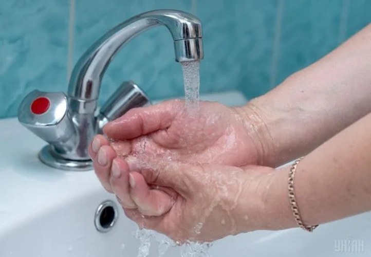 Інфографіка зі структурою нового тарифу на воду для Києва та порівнянням попереднього і нового тарифу за кубометр.