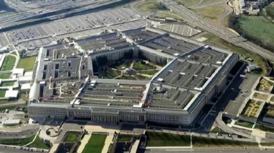 Американська ракетна система на тлі військової бази