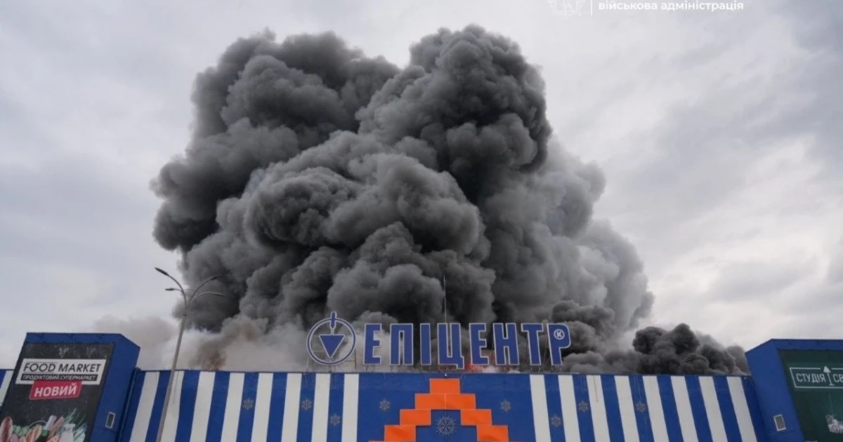 Удар по «Епіцентру» в Запоріжжі: ключові дані про час, постраждалих і пожежу